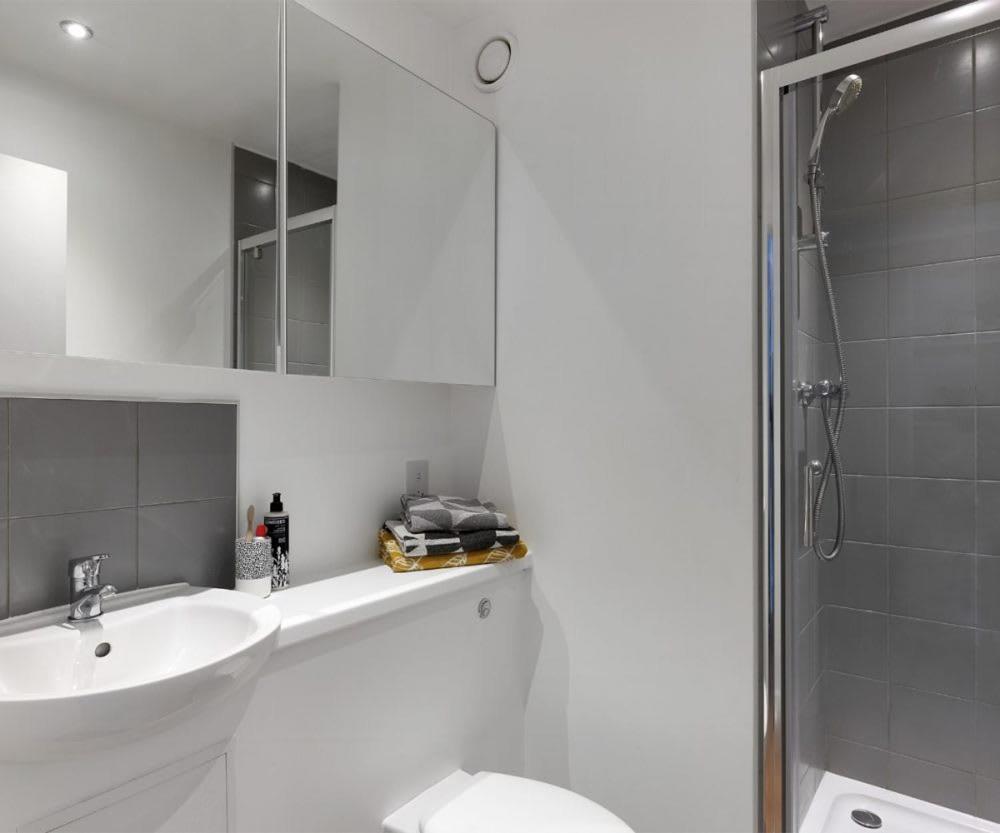 Zeni Ensuite, In Ливърпул Екстериор снимка